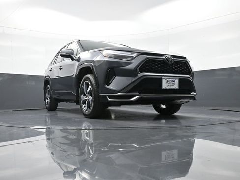 New 2025 Toyota RAV4 SE image 28
