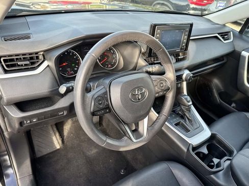 Used 2021 Toyota RAV4 XLE Premium image 20