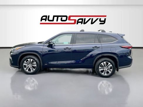 Used 2025 Toyota Highlander XLE AWD/4WD image 4
