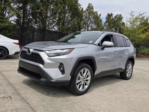 Used 2023 Toyota RAV4 XLE Premium image 3