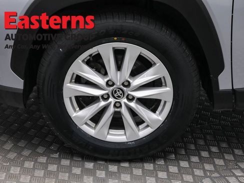 Used 2024 Toyota Corolla Cross LE image 32