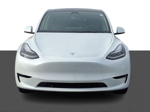Used 2023 Tesla Model Y Long Range image 2