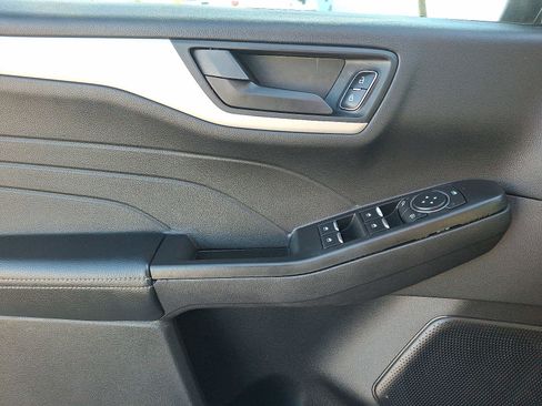 Used 2022 Ford Escape SE w/ Cold Weather Package image 12