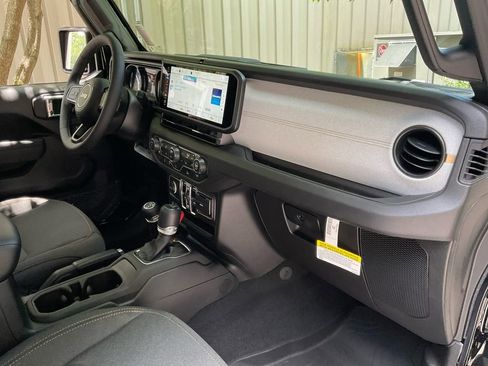 New 2025 Jeep Gladiator Sport image 29