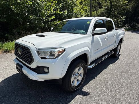 Used 2020 Toyota Tacoma TRD Sport AWD/4WD image 2
