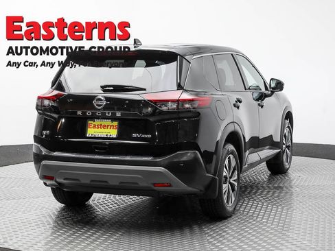 Used 2021 Nissan Rogue SV image 5