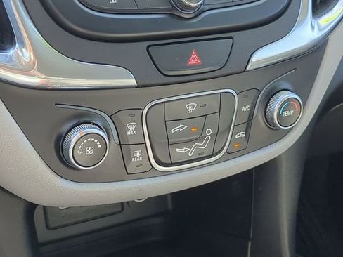 Used 2020 Chevrolet Equinox LT image 32