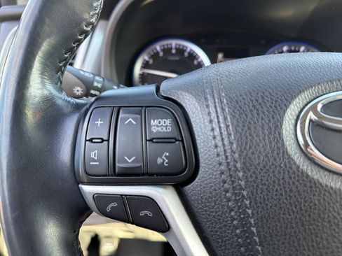 Used 2017 Toyota Highlander XLE AWD/4WD image 20