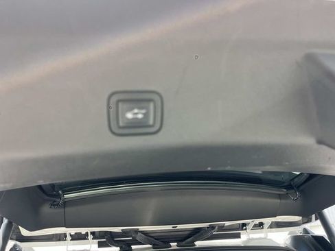 Used 2023 GMC Yukon XL Denali Ultimate AWD/4WD image 16