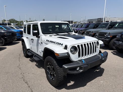 Used 2023 Jeep Wrangler Unlimited Rubicon 4xe w/ Cold Weather Group AWD/4WD image 13