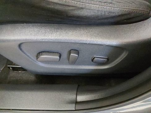 Used 2015 Nissan Rogue SV FWD image 14
