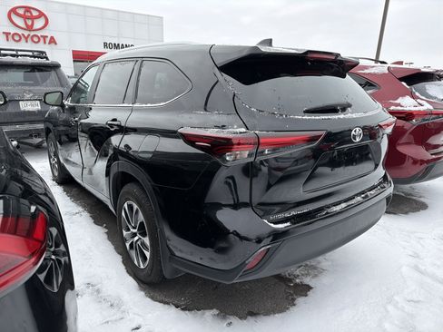 Used 2024 Toyota Highlander XLE image 4