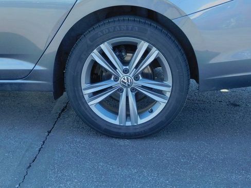 Used 2024 Volkswagen Jetta SE image 11