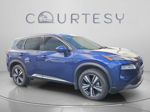 Used 2021 Nissan Rogue SL w/ Premium Package FWD image 2