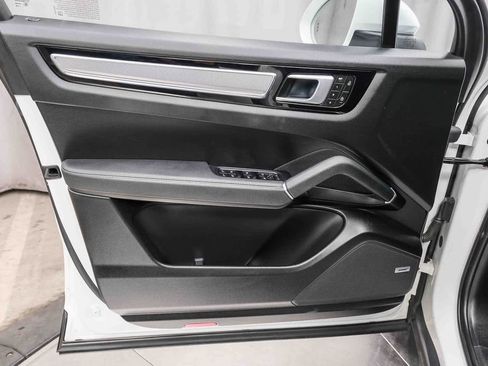 Used 2022 Porsche Cayenne Platinum Edition image 20