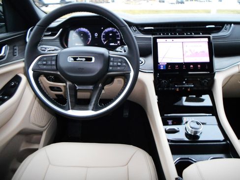 New 2025 Jeep Grand Cherokee Limited image 4