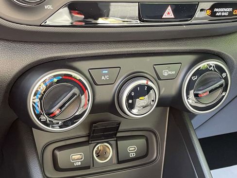 New 2026 Hyundai Venue SE FWD image 26