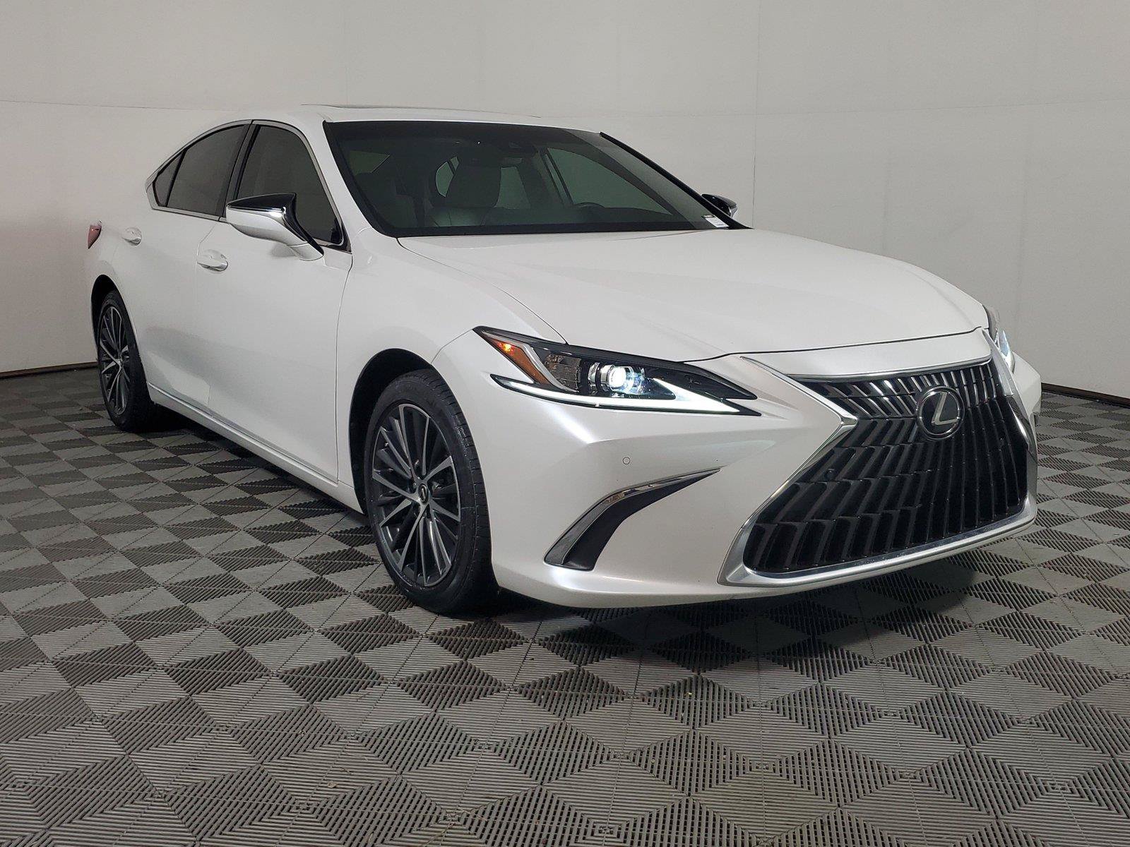 Used 2024 Lexus ES 350 w/ Premium Package FWD image 3