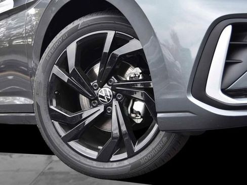 New 2026 Volkswagen Jetta SE image 3