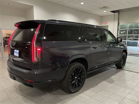 Used 2023 Cadillac Escalade ESV Sport Platinum w/ LPO, ONYX Package image 6