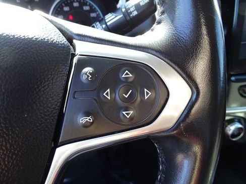 Used 2020 Chevrolet Traverse LT FWD image 18