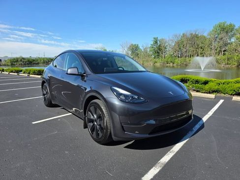 Used 2025 Tesla Model Y Long Range RWD image 65