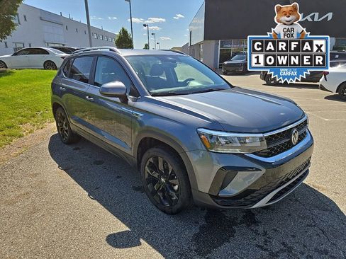 Used 2022 Volkswagen Taos SE AWD/4WD image 1