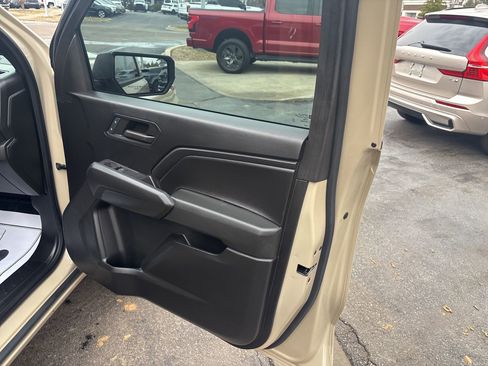 Used 2024 Chevrolet Colorado W/T image 16