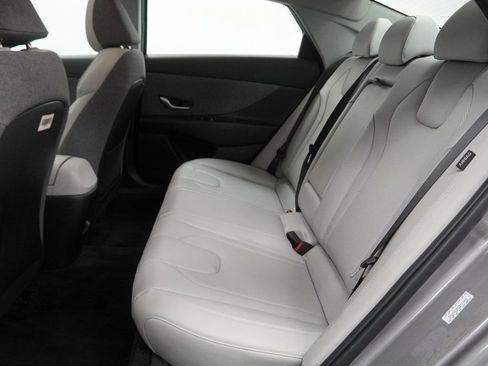 Used 2024 Hyundai Elantra Limited image 17