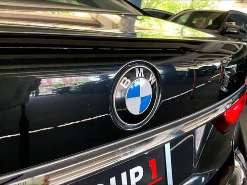 Used 2018 BMW 740i RWD image 9