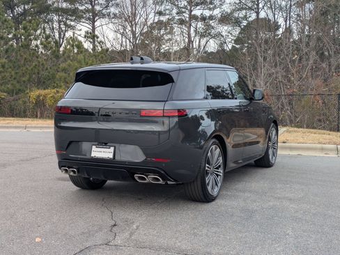 New 2025 Land Rover Range Rover Sport Dynamic SE image 5