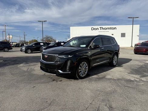 Used 2025 Cadillac XT6 Premium Luxury image 8