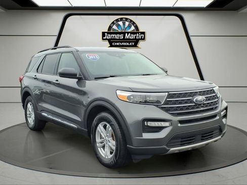 Used 2023 Ford Explorer XLT w/ Equipment Group 202A AWD/4WD image 3