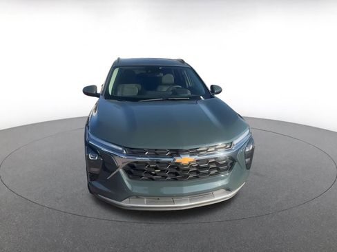 Used 2025 Chevrolet Trax LT image 4