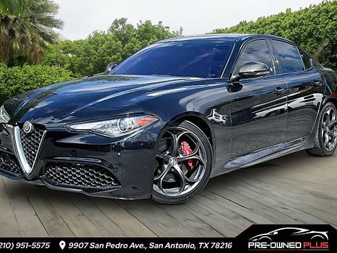 Used 2019 Alfa Romeo Giulia Ti RWD image 1