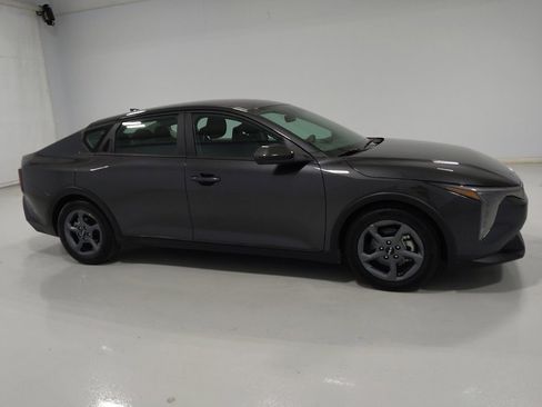 Used 2025 Kia K4 FWD image 11
