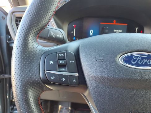 Certified 2023 Ford Escape ST-Line Select AWD/4WD image 17