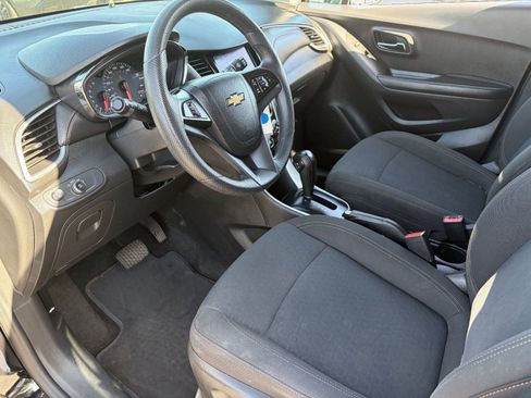 Used 2022 Chevrolet Trax LS w/ Tint and Cruise Package AWD/4WD image 19