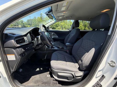 Used 2018 Kia Niro LX FWD image 10