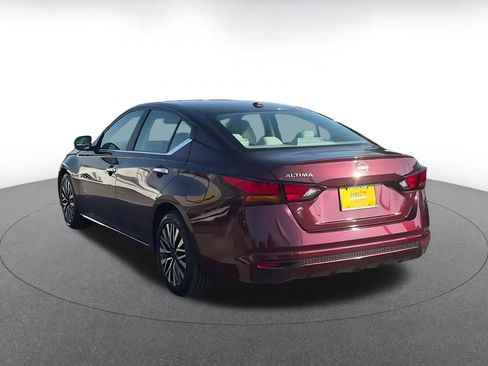 Used 2025 Nissan Altima 2.5 SV image 11