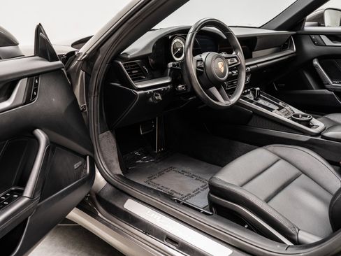 Used 2024 Porsche 911 Carrera image 23