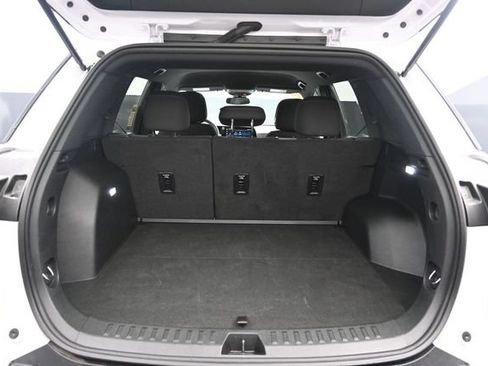 Used 2025 Chevrolet Equinox LT FWD image 32