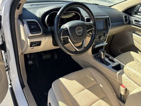 Used 2021 Jeep Grand Cherokee Laredo image 13