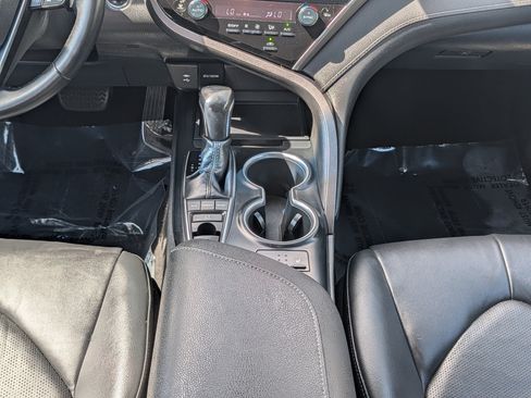 Used 2018 Toyota Camry XSE FWD image 18