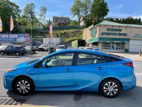 Used 2020 Toyota Prius LE image 4