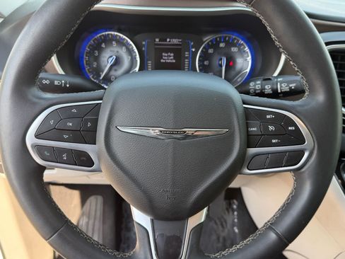 Used 2022 Chrysler Voyager LX FWD image 16