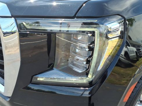 Used 2021 GMC Yukon SLE w/ Gmc Pro Safety Plus Package AWD/4WD image 11