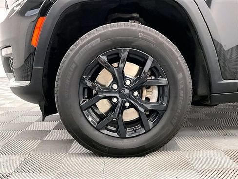 Used 2023 Jeep Grand Cherokee L Limited AWD/4WD image 10