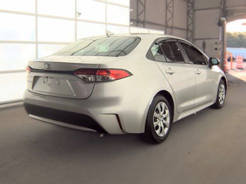Used 2020 Toyota Corolla LE FWD image 2