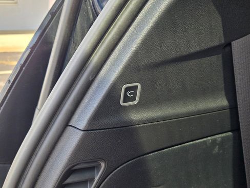 Used 2025 Chrysler Pacifica Select image 14